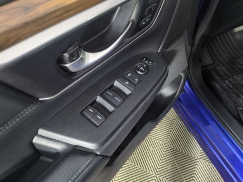 Used 2020 Honda CR-V Touring image 14
