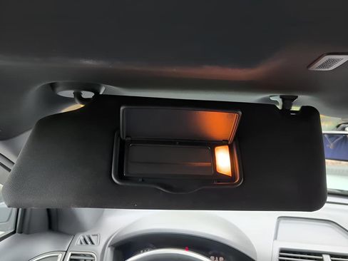 Used 2018 Ford Explorer XLT image 23