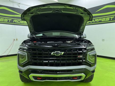 Used 2025 Chevrolet Suburban Z71 AWD/4WD image 4