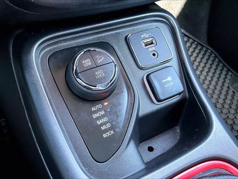 Used 2019 Jeep Compass Trailhawk image 32