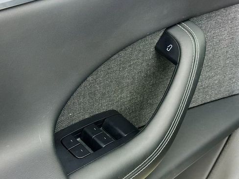 Used 2023 Tesla Model X image 17