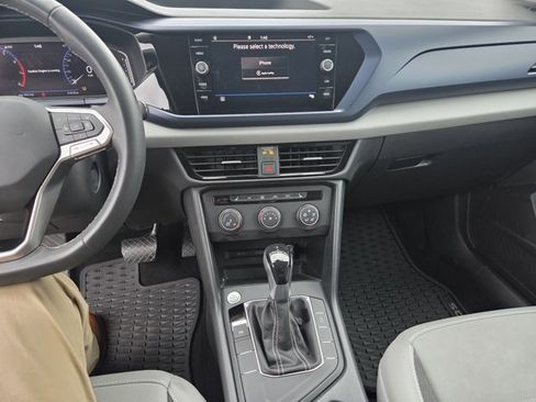 Used 2022 Volkswagen Taos SE w/ IQ.Drive SE Package image 10