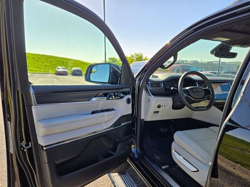 New 2026 Jeep Grand Wagoneer L Summit w/ Rear Seat Video Group I AWD/4WD image 11
