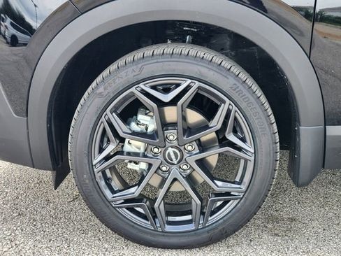 New 2025 Nissan Kicks SR image 7