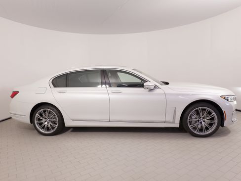 Used 2020 BMW 750i xDrive w/ Executive Package AWD/4WD image 9