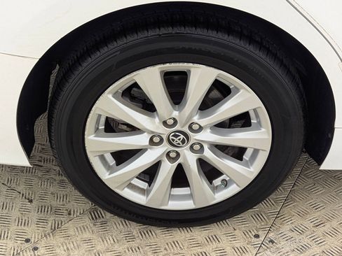 Used 2019 Toyota Camry LE image 12