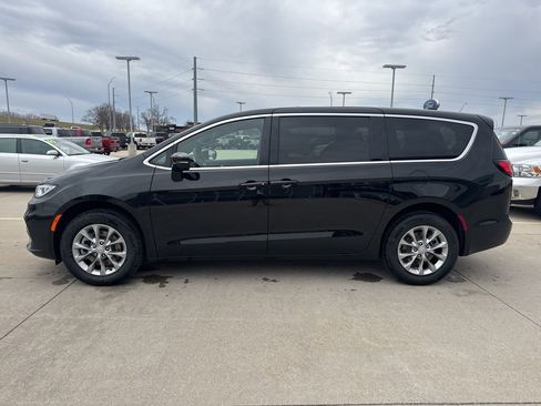 New 2026 Chrysler Pacifica Limited AWD/4WD image 27