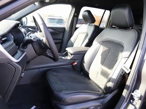 New 2025 Jeep Grand Cherokee Altitude AWD/4WD image 11