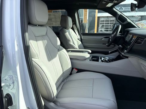 New 2026 Jeep Grand Wagoneer L w/ Premium Group I image 16