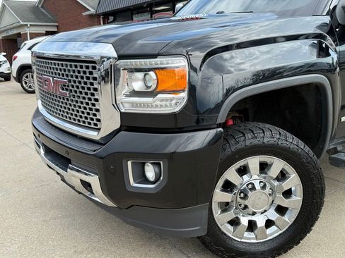 Used 2016 GMC Sierra 2500 Denali w/ Duramax Plus Package AWD/4WD image 14