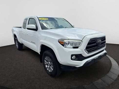 Used 2019 Toyota Tacoma SR5 AWD/4WD image 3