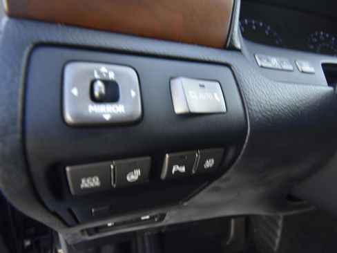 Used 2012 Lexus LS 460 w/ Sport Pkg image 18