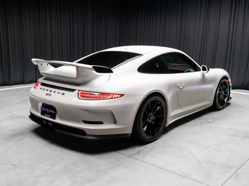 Used 2015 Porsche 911 GT3 w/ Sound Package Plus RWD image 35