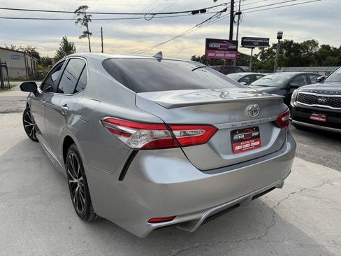Used 2020 Toyota Camry SE image 5