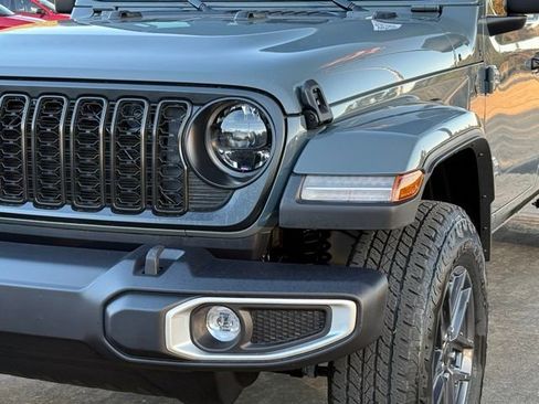 New 2026 Jeep Gladiator Sport AWD/4WD image 11