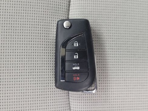 Used 2022 Toyota Corolla LE image 32