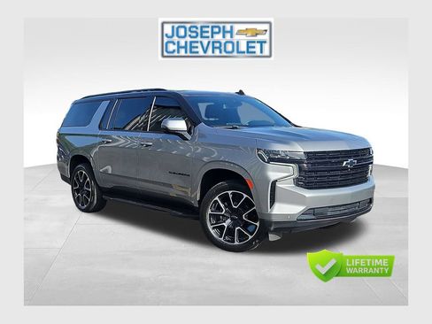 Used 2024 Chevrolet Suburban RST w/ Luxury Package AWD/4WD image 1