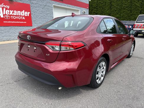 Used 2025 Toyota Corolla LE FWD image 3
