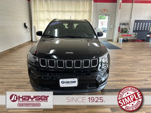 Used 2024 Jeep Compass Latitude AWD/4WD image 7