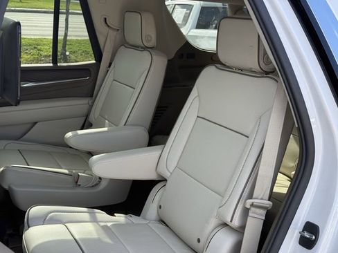 Used 2022 GMC Yukon Denali w/ Denali Ultimate Package AWD/4WD image 32