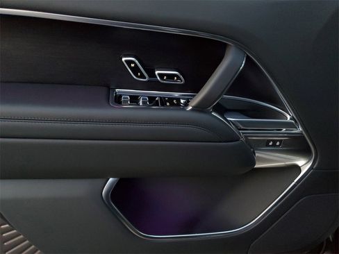 New 2025 Land Rover Range Rover SE image 9