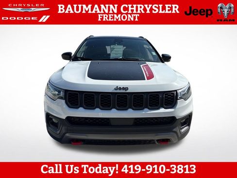 Used 2025 Jeep Compass Trailhawk AWD/4WD image 8