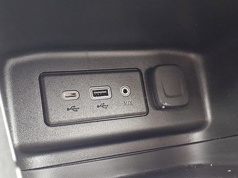 Used 2023 Chevrolet Equinox LT image 27