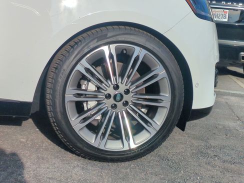 Used 2024 Land Rover Range Rover SE image 9