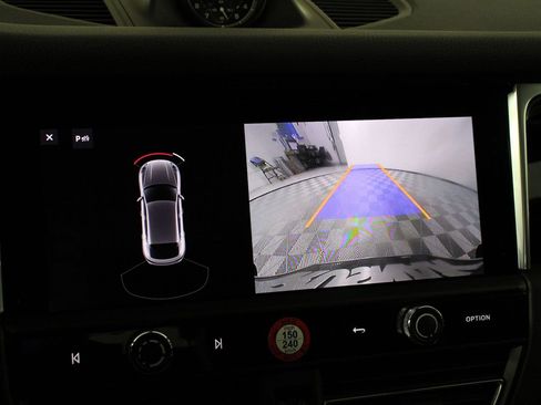 Certified 2025 Porsche Macan image 17