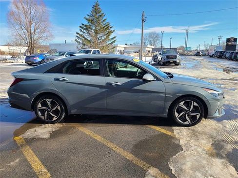 Used 2021 Hyundai Elantra SEL w/ Convenience + Premium Package image 5