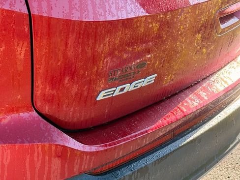 Used 2017 Ford Edge Titanium w/ Technology Package FWD image 11