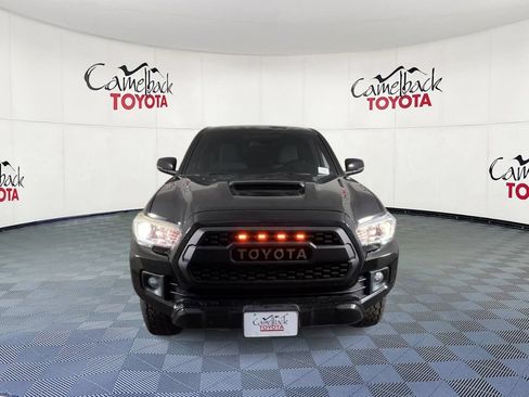 Used 2017 Toyota Tacoma TRD Sport AWD/4WD image 5