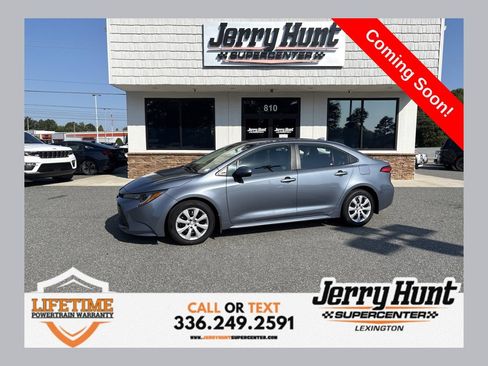 Used 2025 Toyota Corolla LE FWD image 1