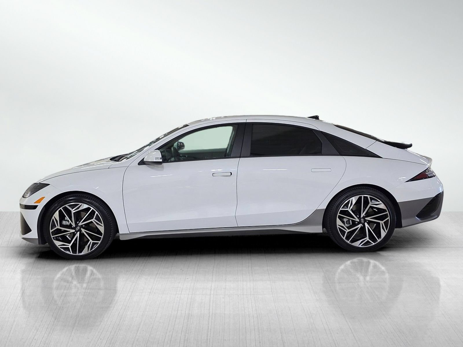Used 2023 Hyundai Ioniq 6 SEL RWD image 4