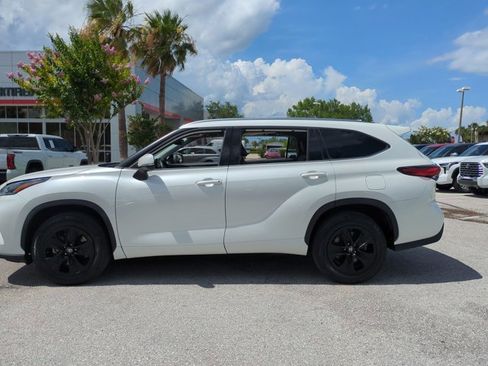 Used 2021 Toyota Highlander XLE FWD image 9