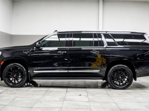 Used 2024 GMC Yukon XL SLT w/ SLT Premium Package image 8