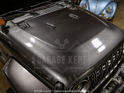 Used 2018 Jeep Wrangler Unlimited Sahara AWD/4WD image 15
