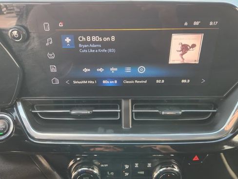 Used 2024 Chevrolet Trax RS w/ Sunroof Package FWD image 16
