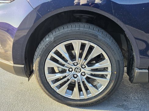Used 2024 Toyota Venza Limited AWD/4WD image 11