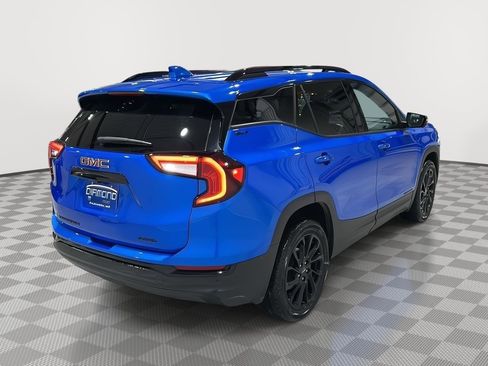 Used 2024 GMC Terrain SLT w/ Elevation Edition image 5