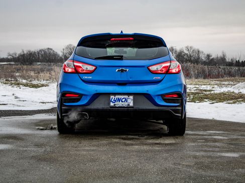 Used 2019 Chevrolet Cruze LT w/ Convenience Package image 3