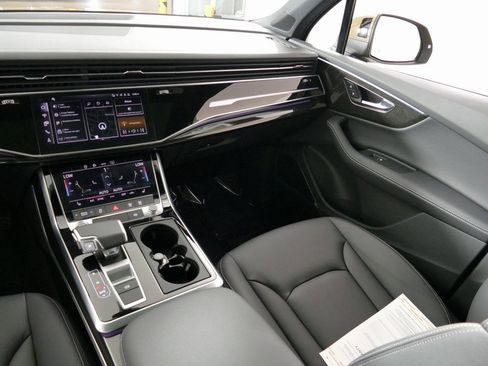 Certified 2025 Audi Q7 2.0T Premium Plus image 26