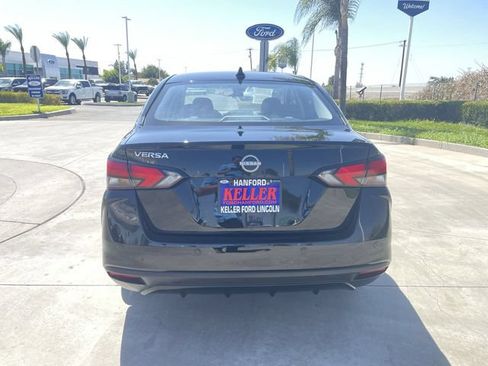 Used 2025 Nissan Versa SV FWD image 7
