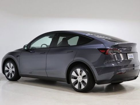 Used 2023 Tesla Model Y Long Range image 5