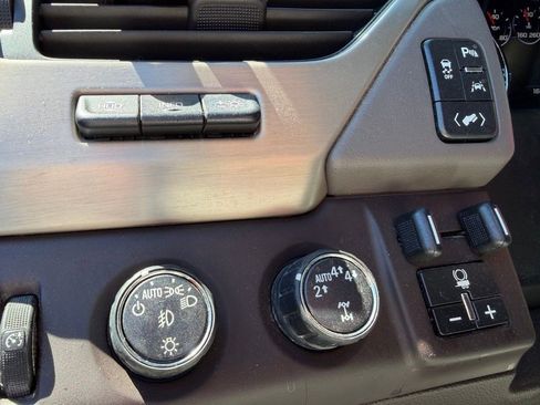 Used 2017 GMC Yukon XL Denali w/ Open Road Package image 11