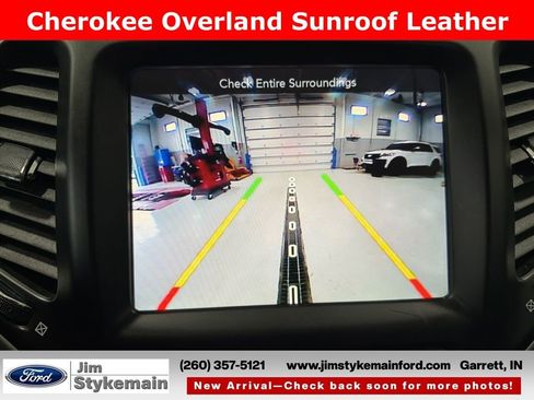Used 2016 Jeep Cherokee Overland AWD/4WD image 23