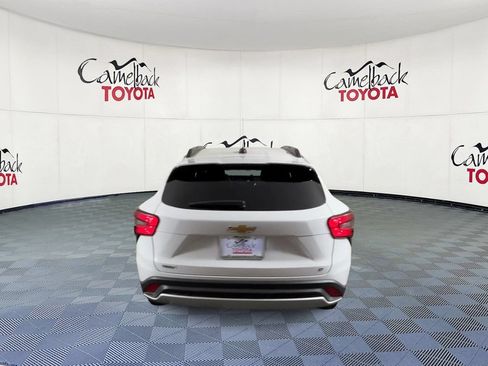 Used 2025 Chevrolet Trax LT FWD image 9