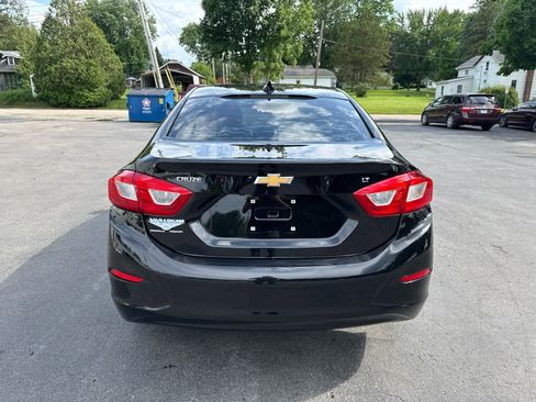 Used 2017 Chevrolet Cruze LT w/ Convenience Package FWD image 4