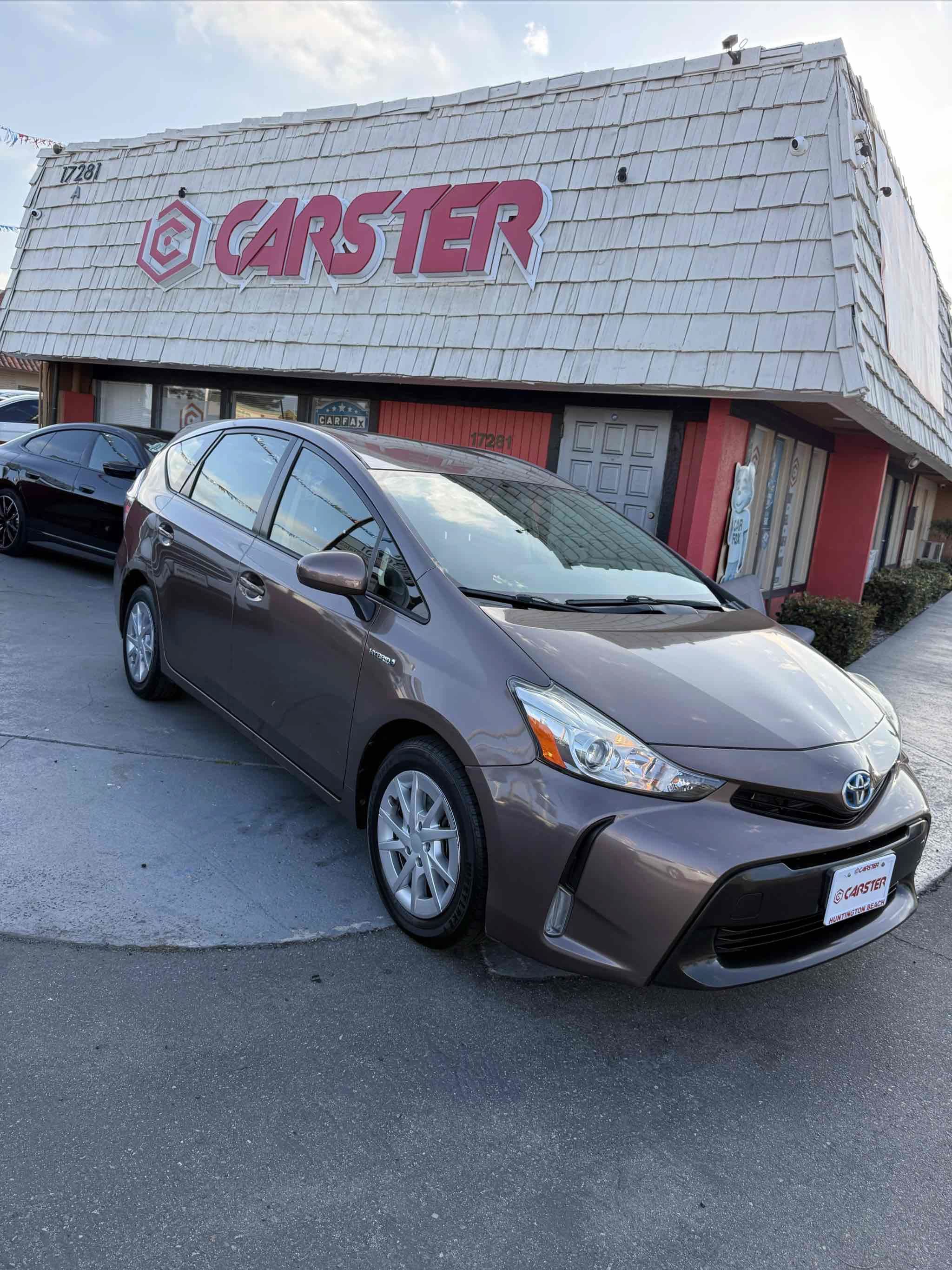Used 2017 Toyota Prius V Four FWD image 32