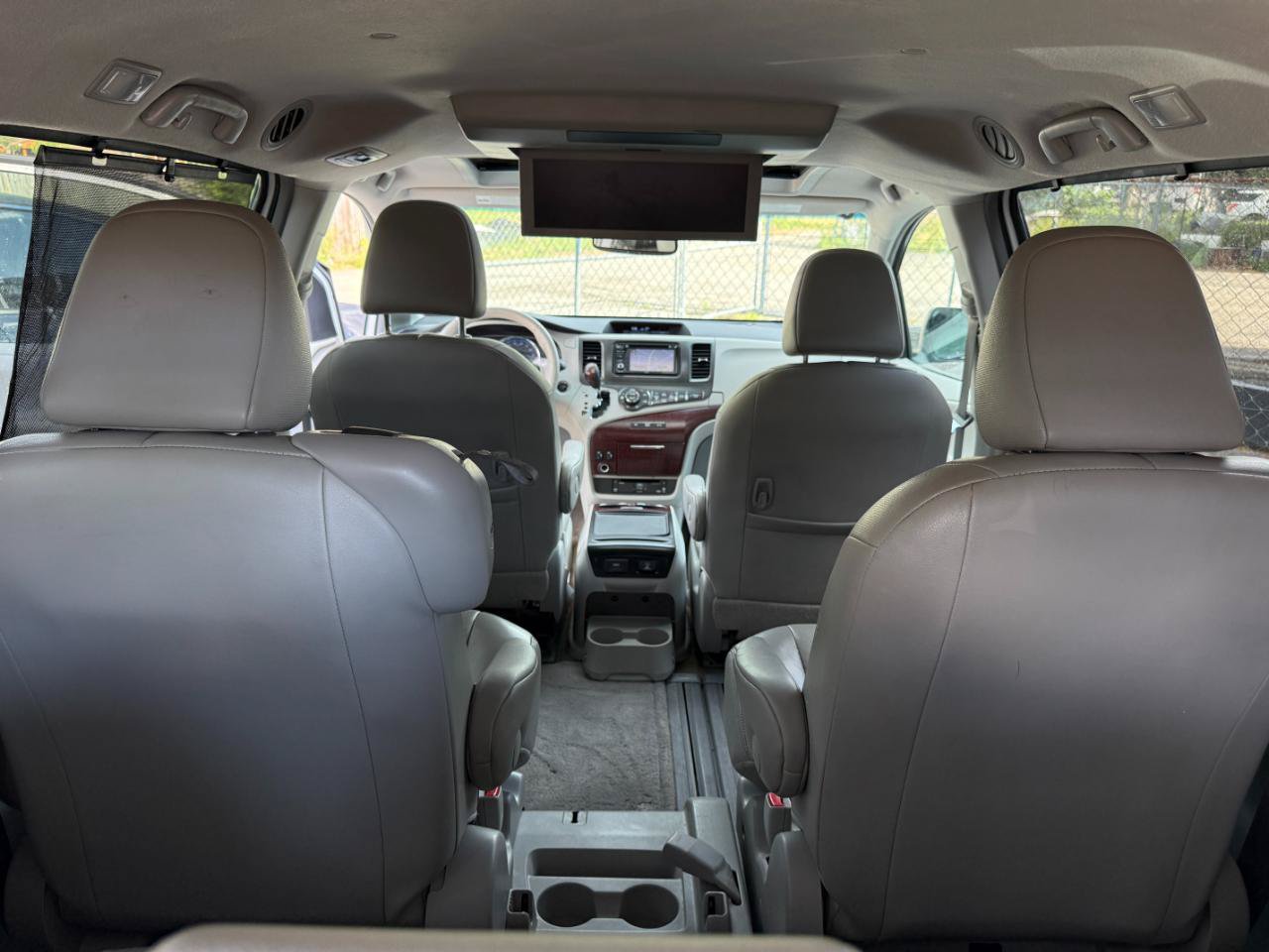 Used 2013 Toyota Sienna XLE w/ Entertainment Pkg FWD image 74